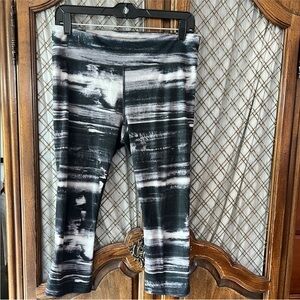 Lululemon Wunder Under Crop Leggings, Black & White Marble Print, Size 6. RARE.